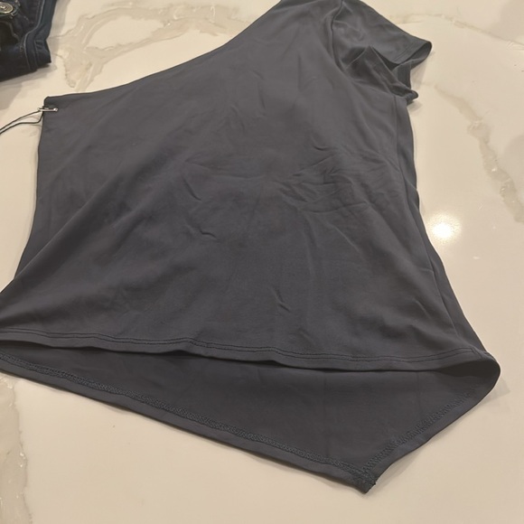 NWT Susana Monaco One Shoulder Gray Top - M - Picture 2 of 3